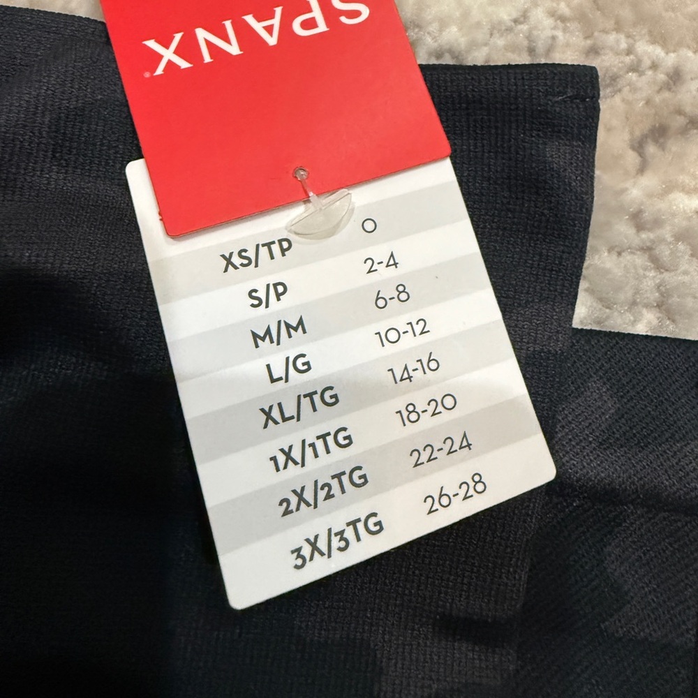 New with tags SPANX Look at me Now Black Camouflage Leggings - Picture 8 of 11